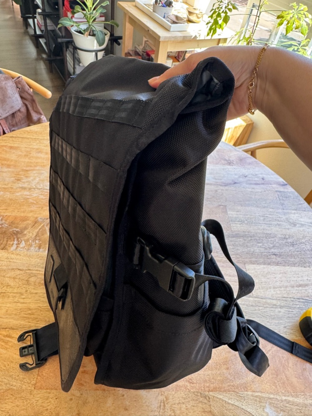 Chrome Industries messenger/backpack hybrid (Barragestyle) - Picture 8 of 11
